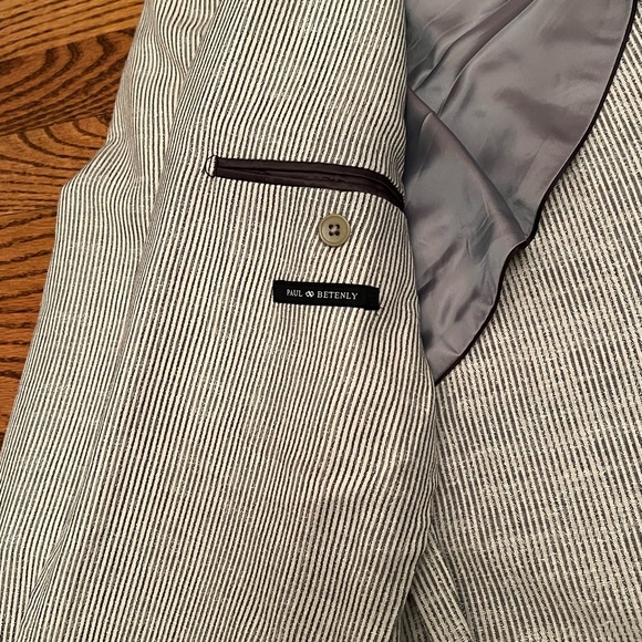 Nice light summer blazer in great condition no issues. - Picture 3 of 5